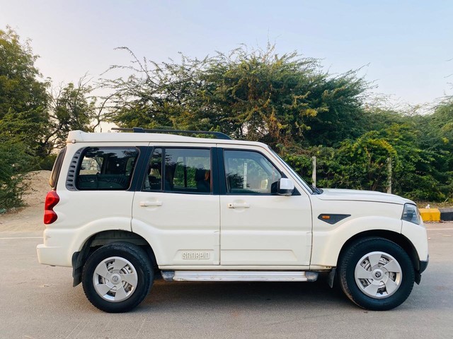 Second-hand 2017 Mahindra Scorpio 1.99 S4 9S for sale in Ahmedabad-1