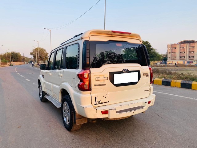 Second-hand 2017 Mahindra Scorpio 1.99 S4 9S for sale in Ahmedabad-9