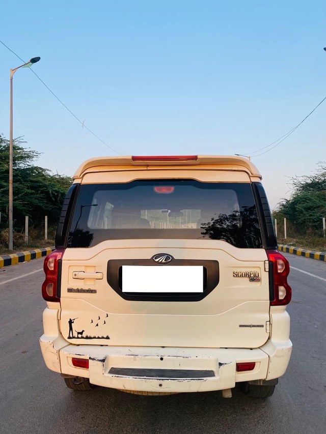 Second-hand 2017 Mahindra Scorpio 1.99 S4 9S for sale in Ahmedabad-2