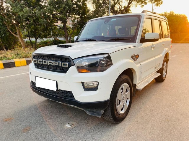 Second-hand 2017 Mahindra Scorpio 1.99 S4 9S for sale in Ahmedabad-4