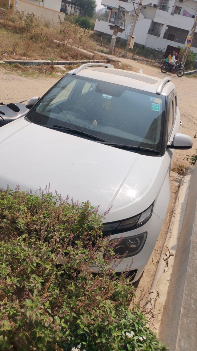 Second-hand 2025 Hyundai Venue E Plus for sale in Sangareddi-2