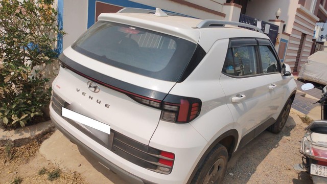 Second-hand 2025 Hyundai Venue E Plus for sale in Sangareddi-3