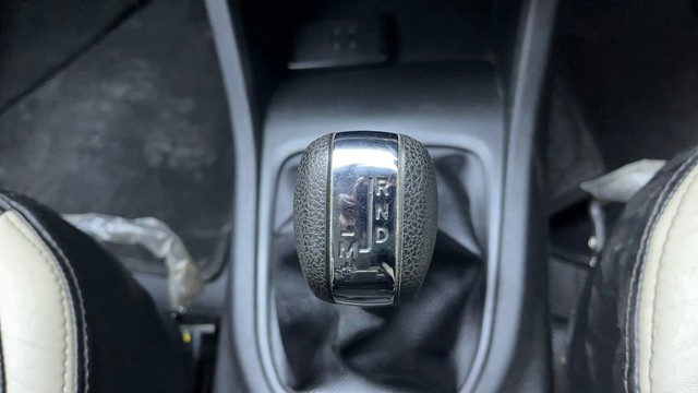 Second-hand 2020 Renault Triber RXZ EASY-R AMT for sale in Hyderabad-12