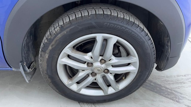 Second-hand 2020 Renault Triber RXZ EASY-R AMT for sale in Hyderabad-17