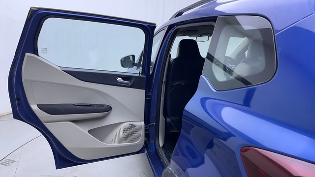 Second-hand 2020 Renault Triber RXZ EASY-R AMT for sale in Hyderabad-24