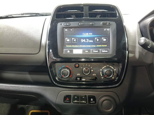 Second-hand 2016 Renault KWID RXT for sale in Kochi-24