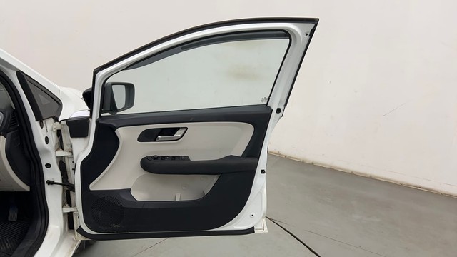 Second-hand 2022 Tata Altroz XZ Plus for sale in Thane-16