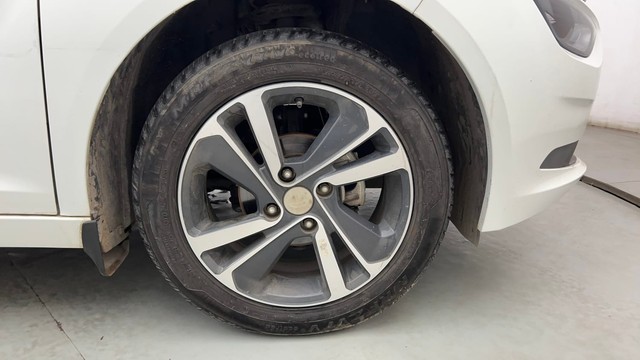 Second-hand 2022 Tata Altroz XZ Plus for sale in Thane-17