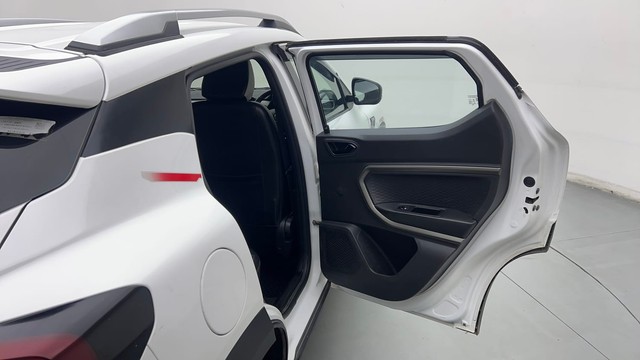 Second-hand 2022 Renault Kiger RXZ for sale in Noida-35