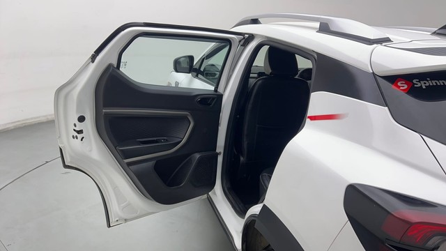 Second-hand 2022 Renault Kiger RXZ for sale in Noida-37