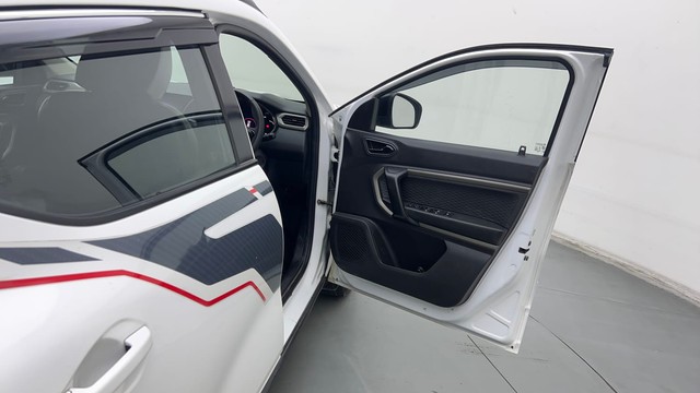 Second-hand 2022 Renault Kiger RXZ for sale in Noida-16