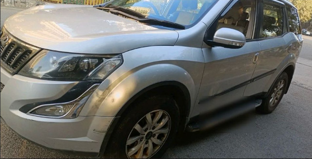 Second-hand 2017 Mahindra XUV500 AT W10 AWD for sale in Gautam Buddha Nagar-3