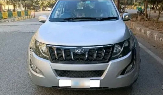Second-hand 2017 Mahindra XUV500 AT W10 AWD for sale in Gautam Buddha Nagar-1