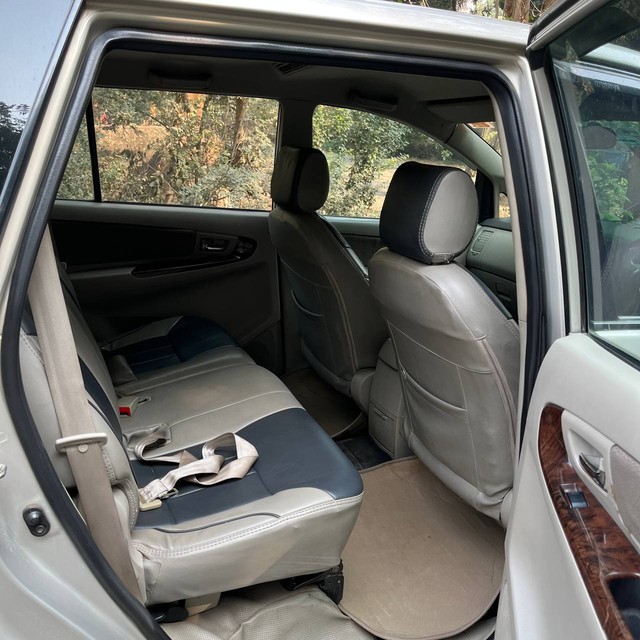 Second-hand 2015 Toyota Innova 2.5 VX (Diesel) 8 Seater for sale in Mumbai-15