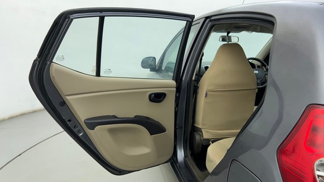 Second-hand 2015 Hyundai i10 Magna 1.1 for sale in Ahmedabad-35