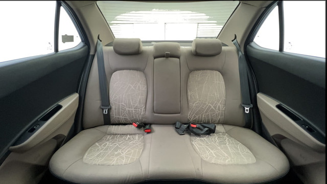 Second-hand 2016 Hyundai Xcent Petrol for sale in Ahmedabad-30