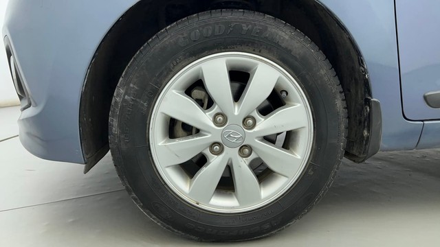 Second-hand 2016 Hyundai Xcent Petrol for sale in Ahmedabad-20