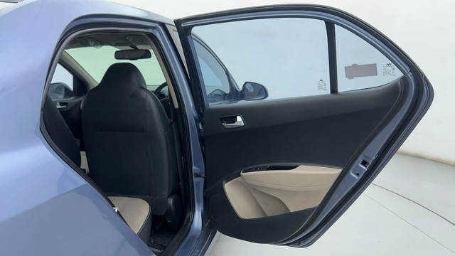 Second-hand 2016 Hyundai Xcent Petrol for sale in Ahmedabad-36