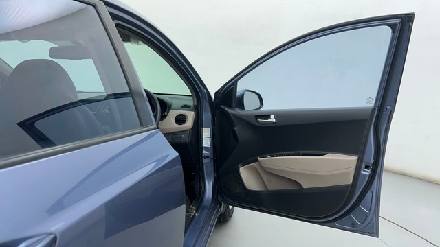 Second-hand 2016 Hyundai Xcent Petrol for sale in Ahmedabad-16