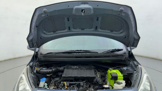 Second-hand 2016 Hyundai Xcent Petrol for sale in Ahmedabad-8