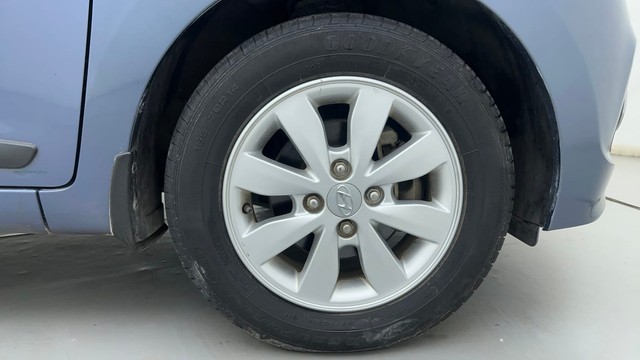 Second-hand 2016 Hyundai Xcent Petrol for sale in Ahmedabad-17