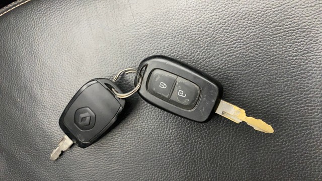 Renault KWID Climber 1.0 AMT Second-hand 2017 Renault KWID Climber 1.0 AMT for sale in Hyderabad-21