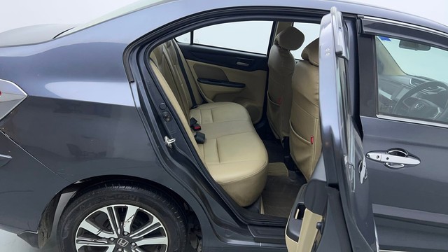 Second-hand 2021 Honda Amaze VX CVT Petrol for sale in Lucknow-30