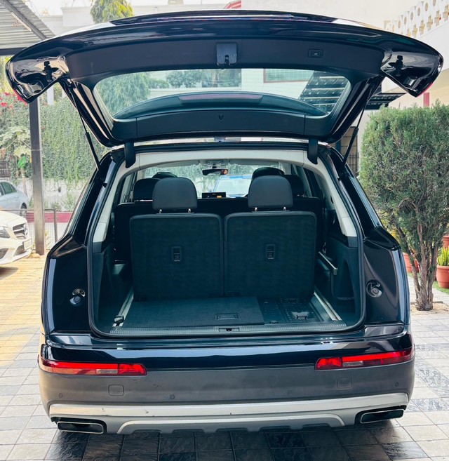 Second-hand 2017 Audi Q7 45 TDI Quattro Premium Plus for sale in Jaipur-8