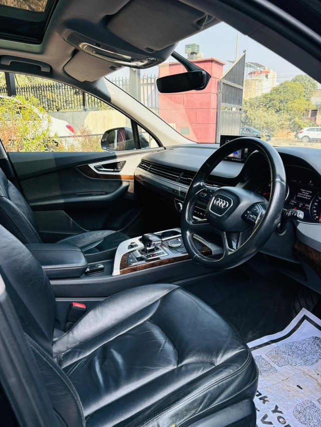 Second-hand 2017 Audi Q7 45 TDI Quattro Premium Plus for sale in Jaipur-15