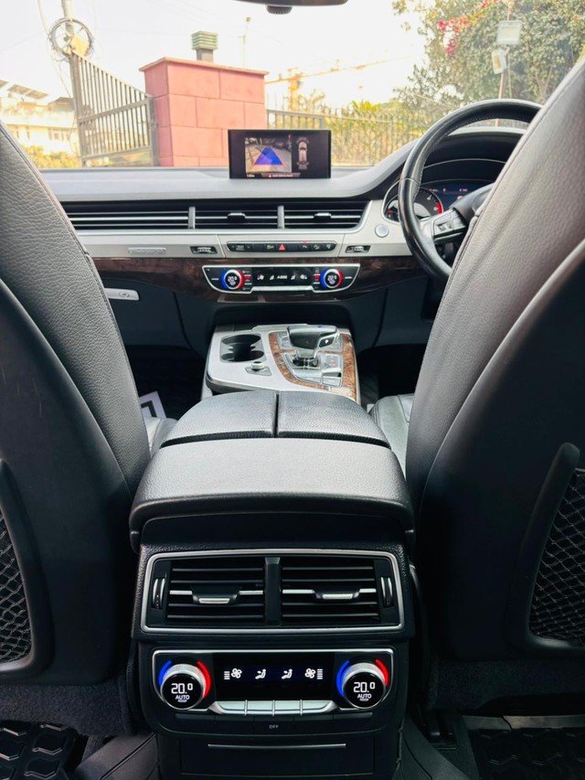 Second-hand 2017 Audi Q7 45 TDI Quattro Premium Plus for sale in Jaipur-6