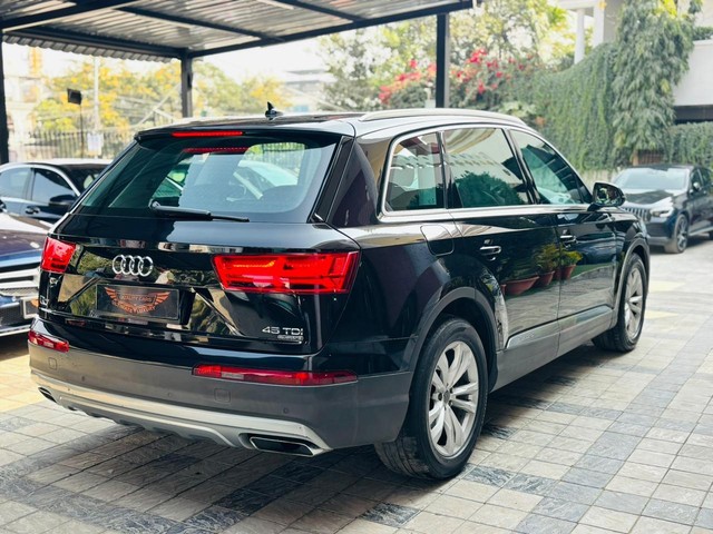 Second-hand 2017 Audi Q7 45 TDI Quattro Premium Plus for sale in Jaipur-9