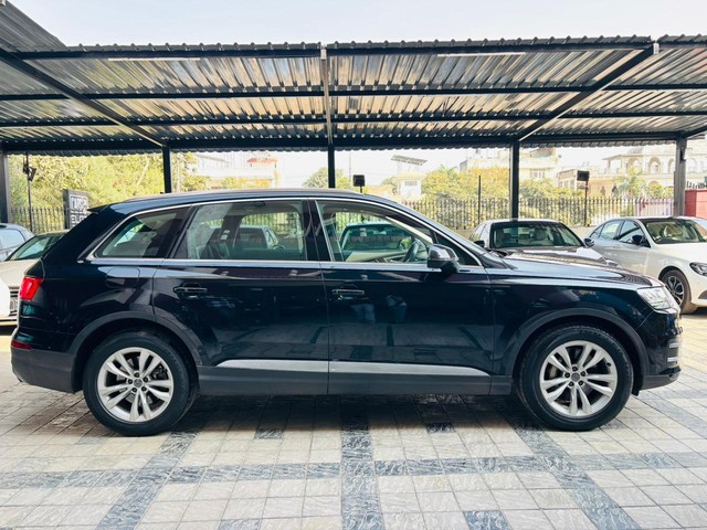 Second-hand 2017 Audi Q7 45 TDI Quattro Premium Plus for sale in Jaipur-1