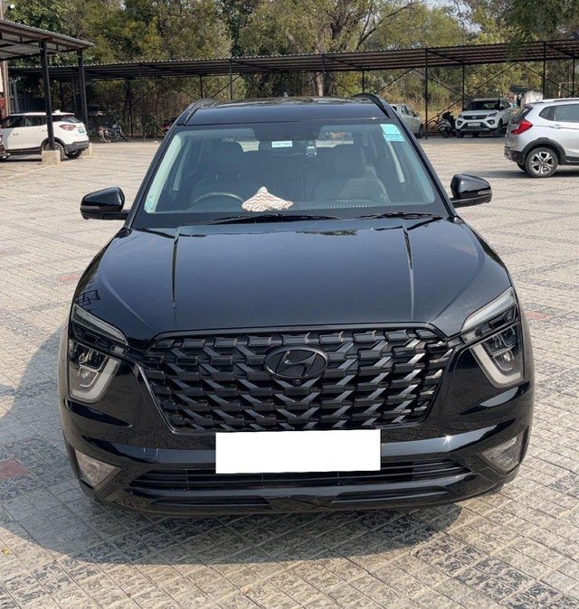 Second-hand 2023 Hyundai Alcazar Platinum AE 7Str Diesel for sale in Indore-4