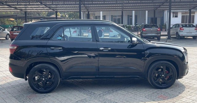 Second-hand 2023 Hyundai Alcazar Platinum AE 7Str Diesel for sale in Indore-9