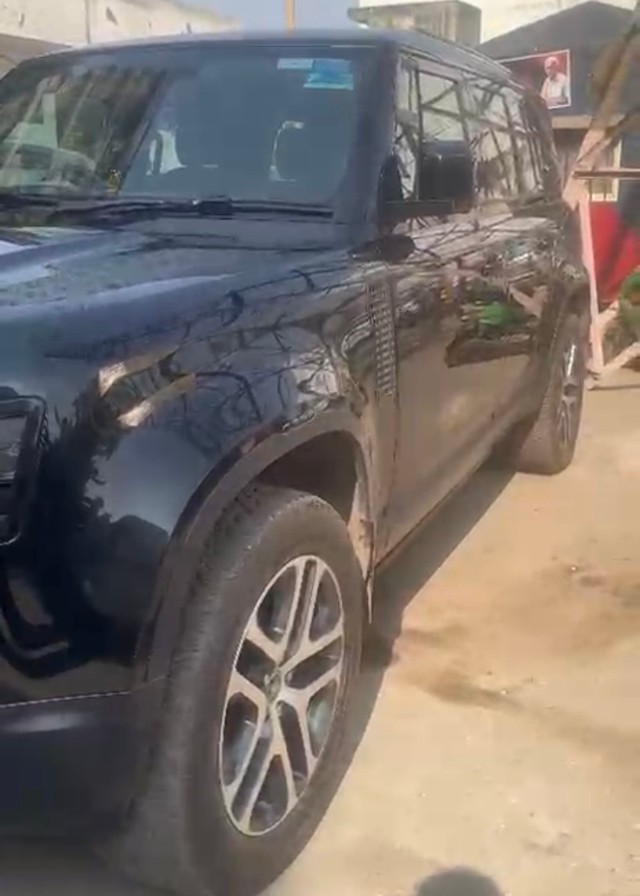 Second-hand 2023 Land Rover Defender 2.0 110 SE for sale in New Delhi-0