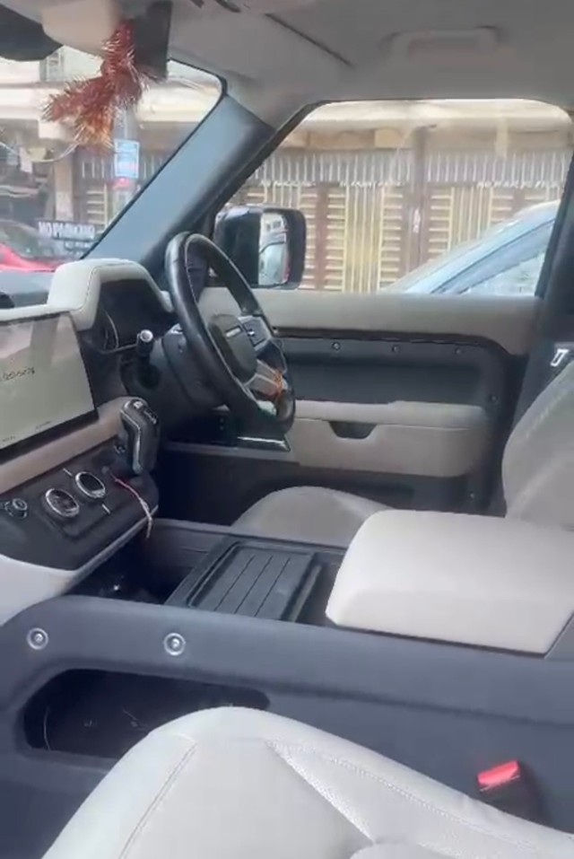 Second-hand 2023 Land Rover Defender 2.0 110 SE for sale in New Delhi-8