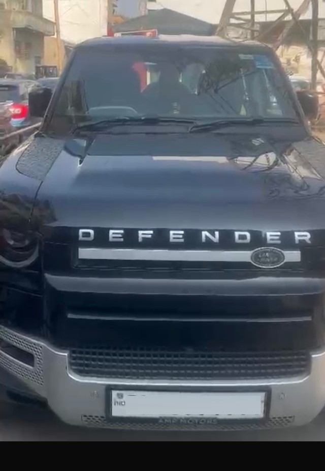 Second-hand 2023 Land Rover Defender 2.0 110 SE for sale in New Delhi-4