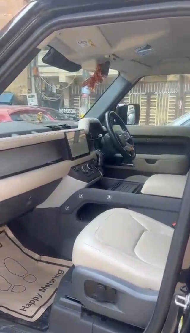 Second-hand 2023 Land Rover Defender 2.0 110 SE for sale in New Delhi-5