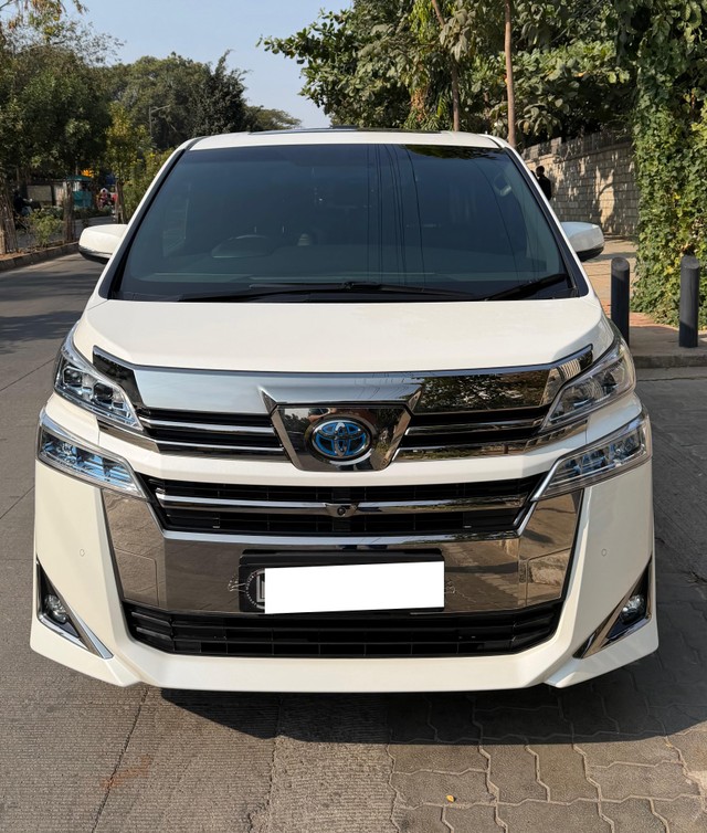 Second-hand 2023 Toyota Vellfire VIP Executive Lounge for sale in Bangalore-4