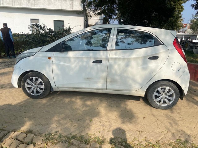 Second-hand 2013 Hyundai EON Magna Optional for sale in Lucknow-3