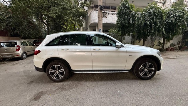 Mercedes-Benz GLC 300 4MATIC Second-hand 2016 Mercedes-Benz GLC 300 4MATIC for sale in New Delhi-4