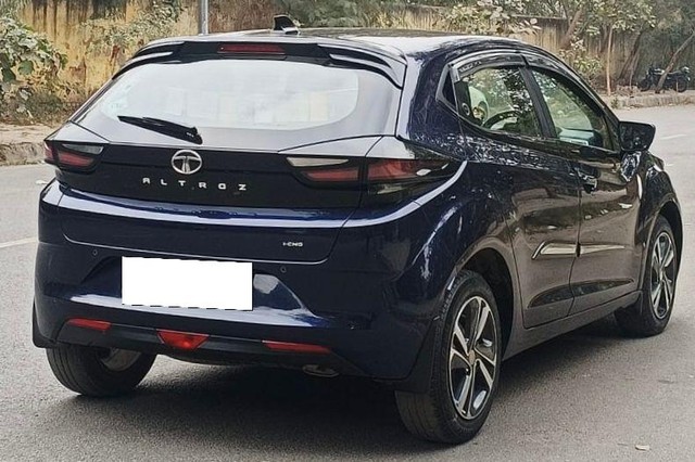 Second-hand 2023 Tata Altroz XZ Plus S CNG for sale in New Delhi-7