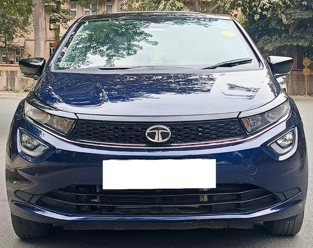 Second-hand 2023 Tata Altroz XZ Plus S CNG for sale in New Delhi-4