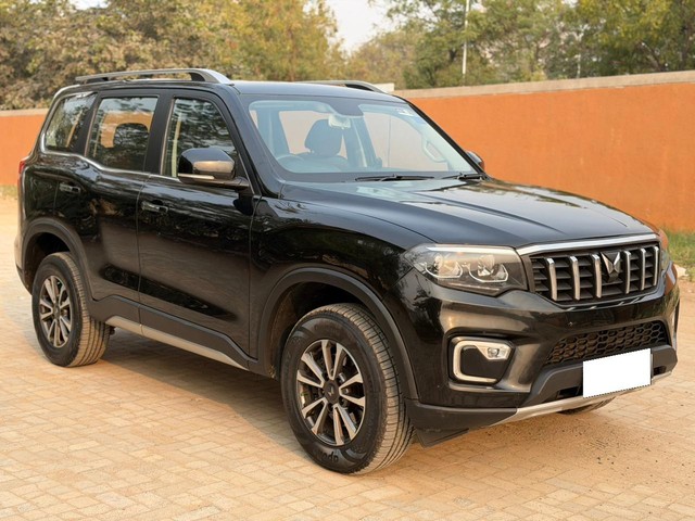 Second-hand 2024 Mahindra Scorpio N Z8 Diesel 4x4 AT for sale in Ahmedabad-4