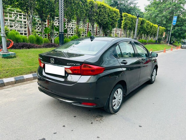 Second-hand 2016 Honda City i VTEC SV for sale in New Delhi-9