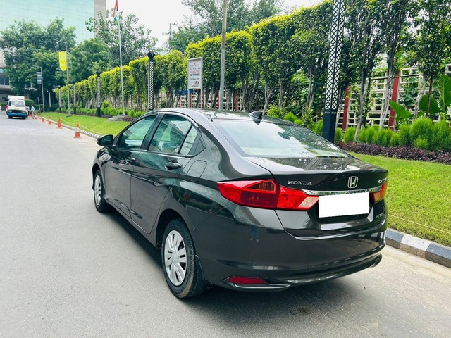 Second-hand 2016 Honda City i VTEC SV for sale in New Delhi-8