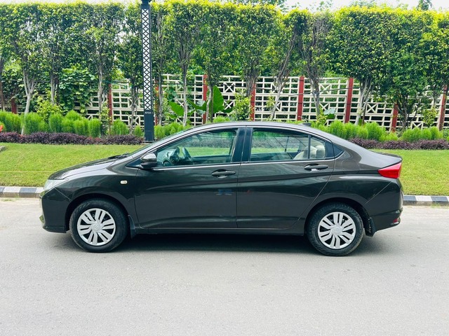 Second-hand 2016 Honda City i VTEC SV for sale in New Delhi-3