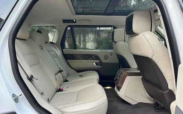 Second-hand 2019 Land Rover Range Rover 3.0 Diesel LWB Vogue BSIV for sale in New Delhi-3