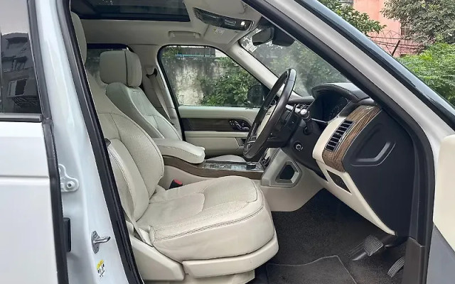 Second-hand 2019 Land Rover Range Rover 3.0 Diesel LWB Vogue BSIV for sale in New Delhi-6