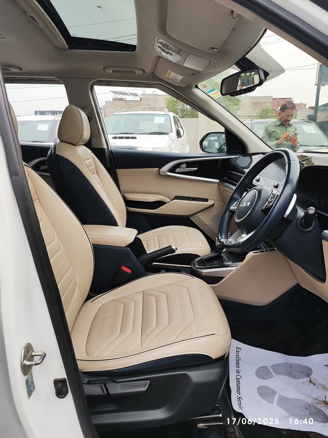 Second-hand 2022 Kia Carens Luxury Plus Diesel AT 6 STR BSVI for sale in Jaipur-7